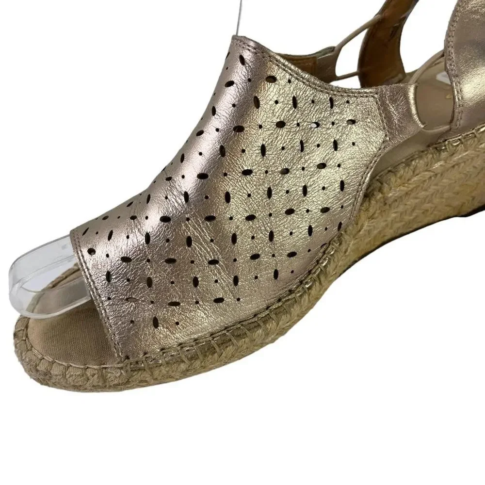 Clarks Artisan Espadrille Wedge Slingback Sandals Gold Perforated Shoes sz 9.5 W
